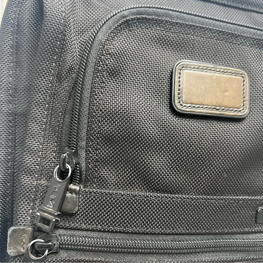 TUMI Black Crossbody Messenger Bag Travel Shoulder Laptop Work Bag
